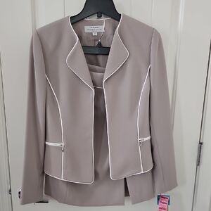 Tahari Tan and White Blazer with Tailored Design